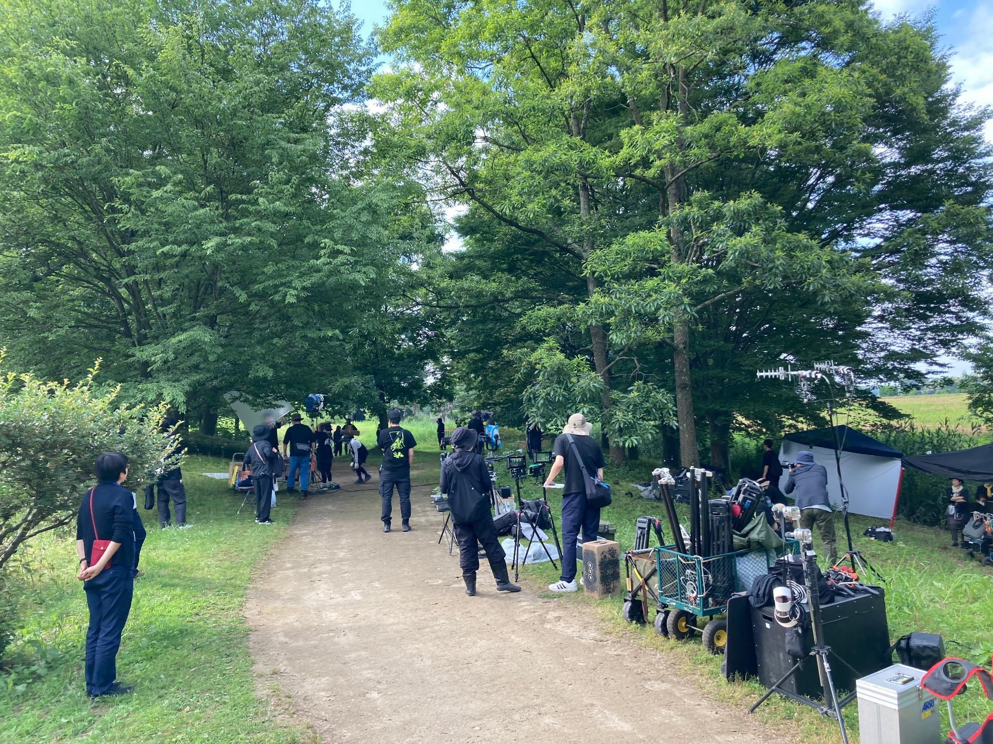 公園の中で撮影している様子