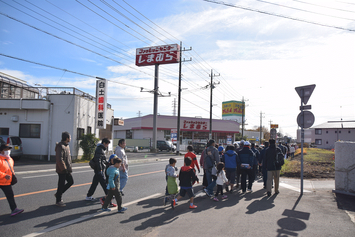 いつも車で通る道も