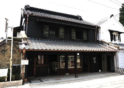 坂長本店店蔵(旧古河城文庫蔵)