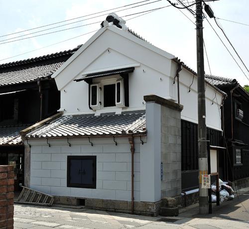 坂長本店袖蔵(旧古河城乾蔵)