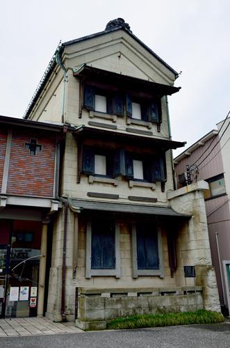 篆刻美術館表蔵棟(旧平野家表蔵棟)