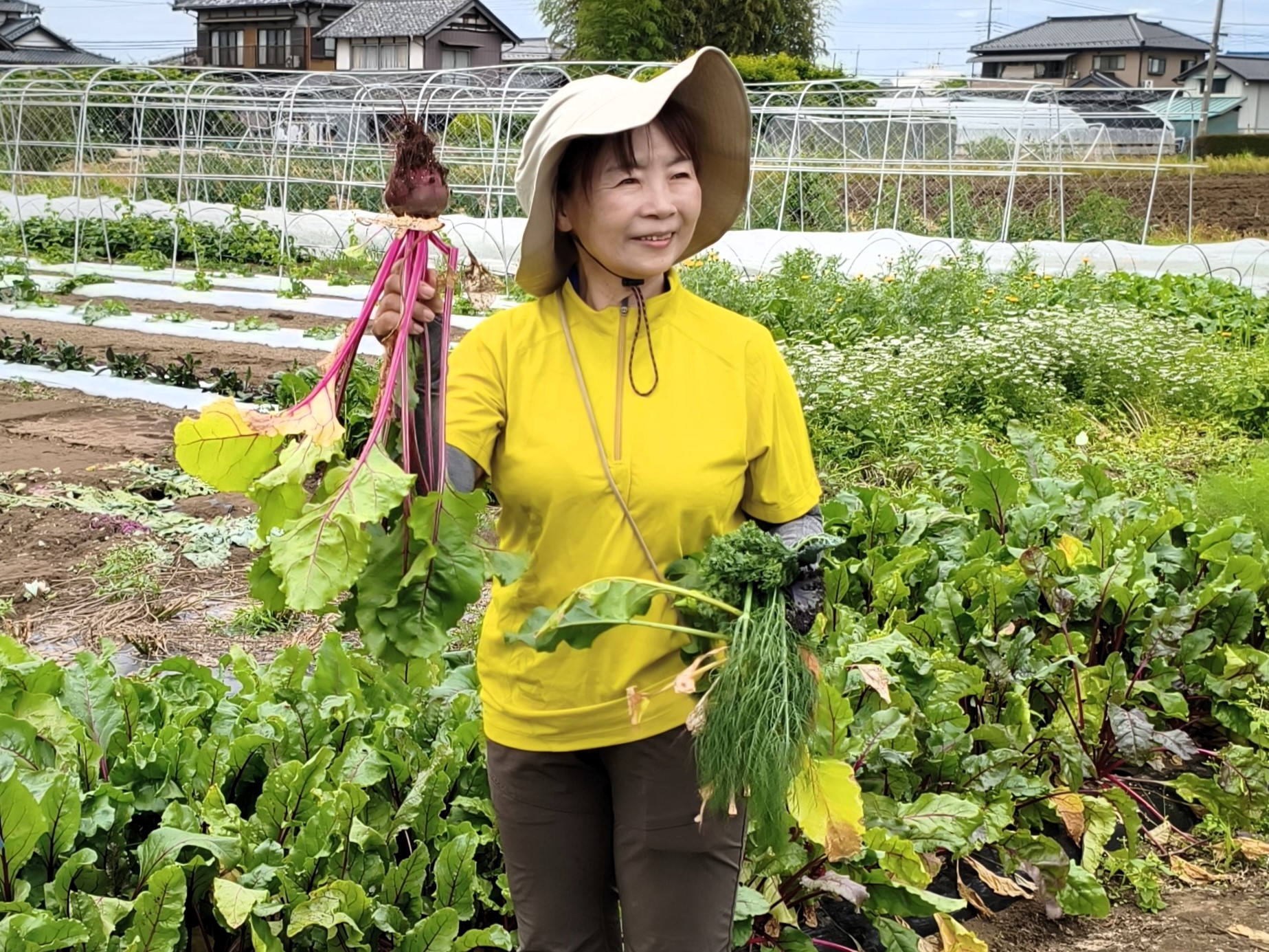 西洋野菜の説明をする塚田恵子さん