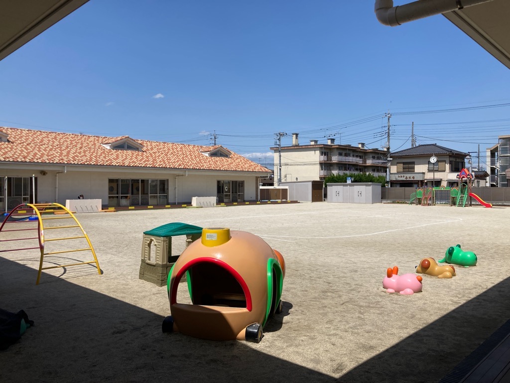 上辺見保育所の園庭の写真