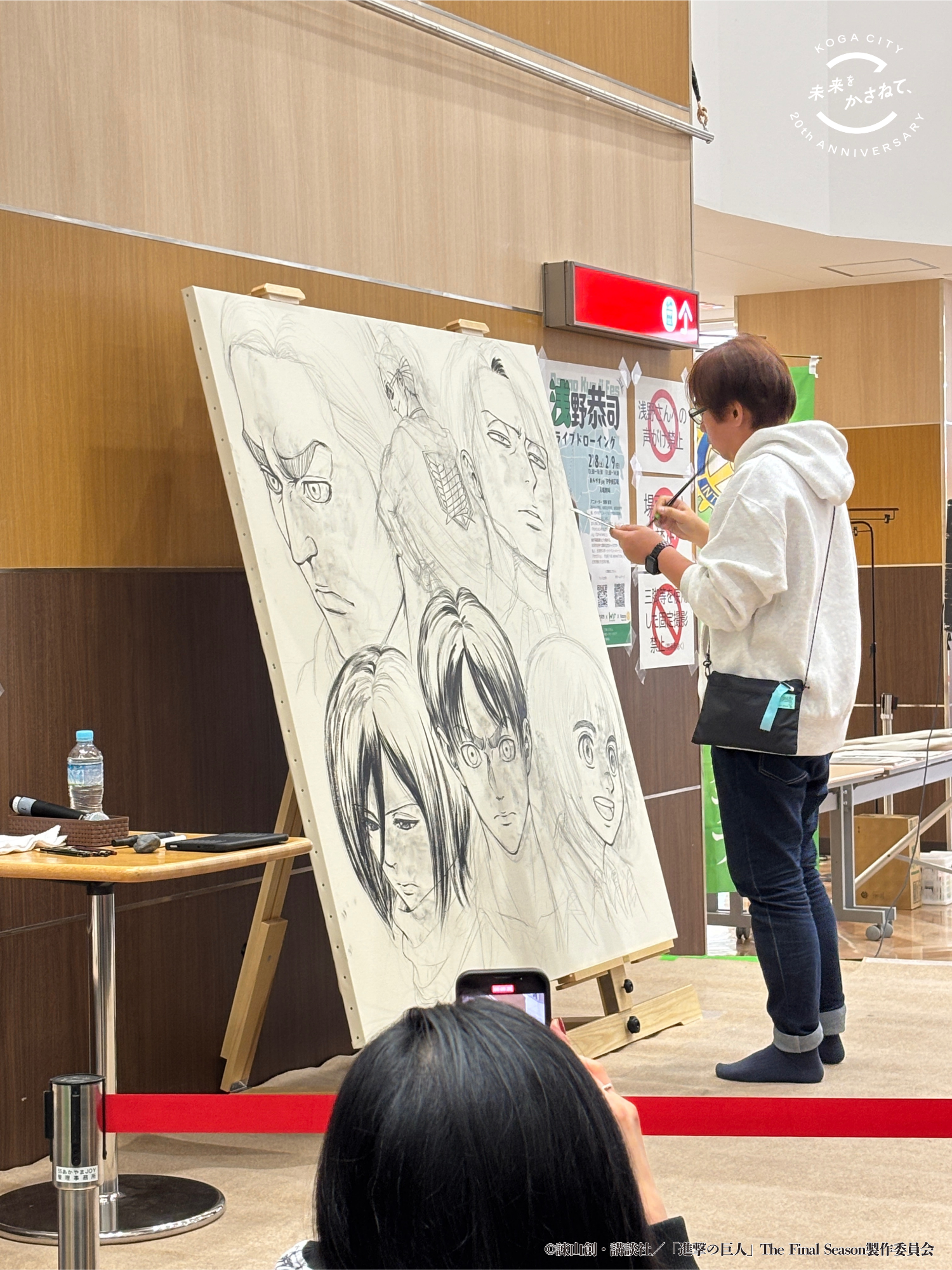 浅野先生が作品を描く様子（仕上げ）