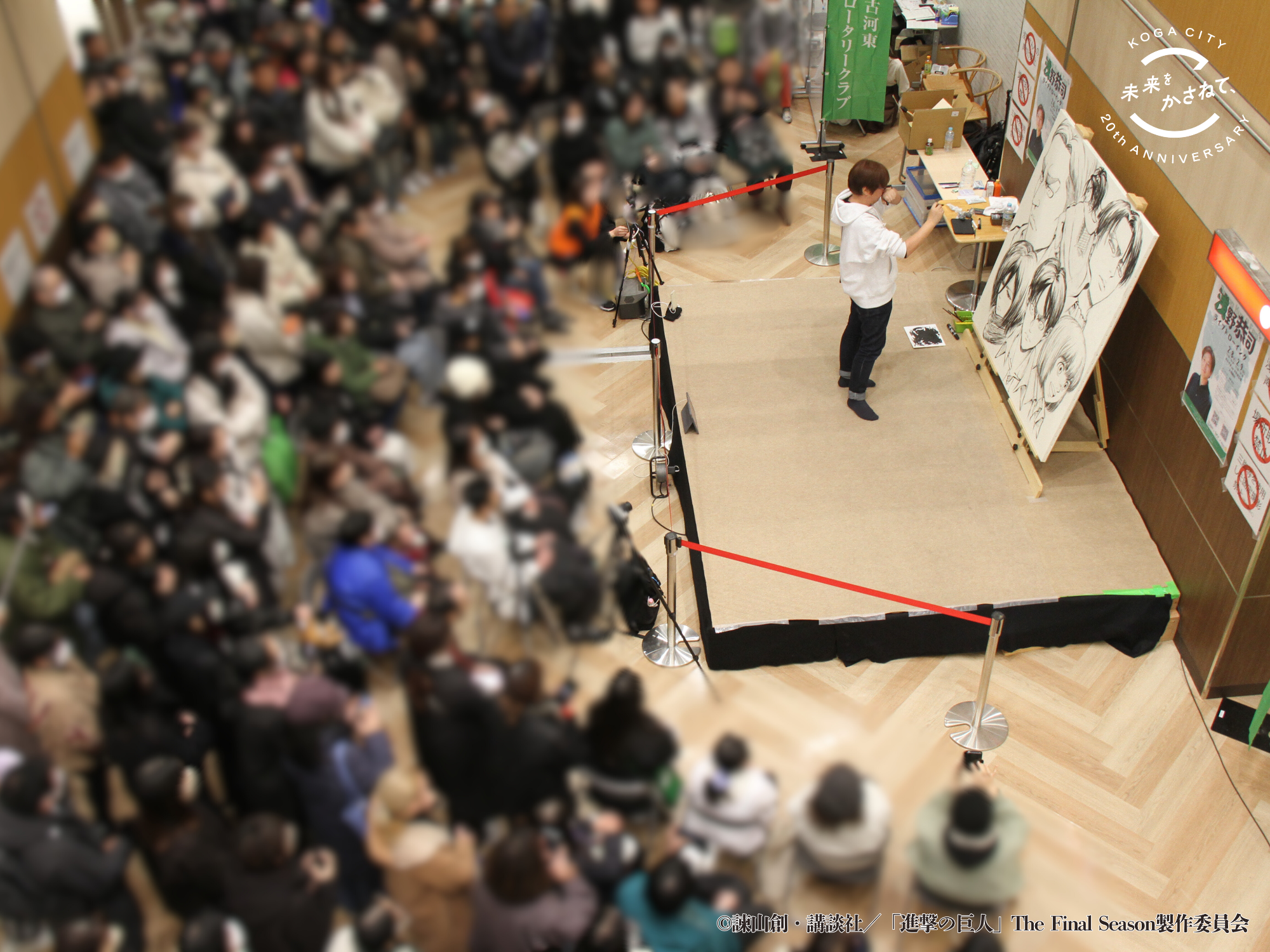 浅野恭司フェスの様子、人がたくさん囲んでいる