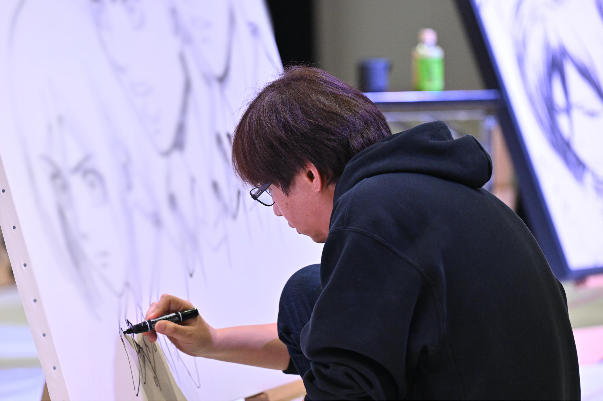 浅野恭司フェスで浅野先生が真剣にキャラクターを描く様子