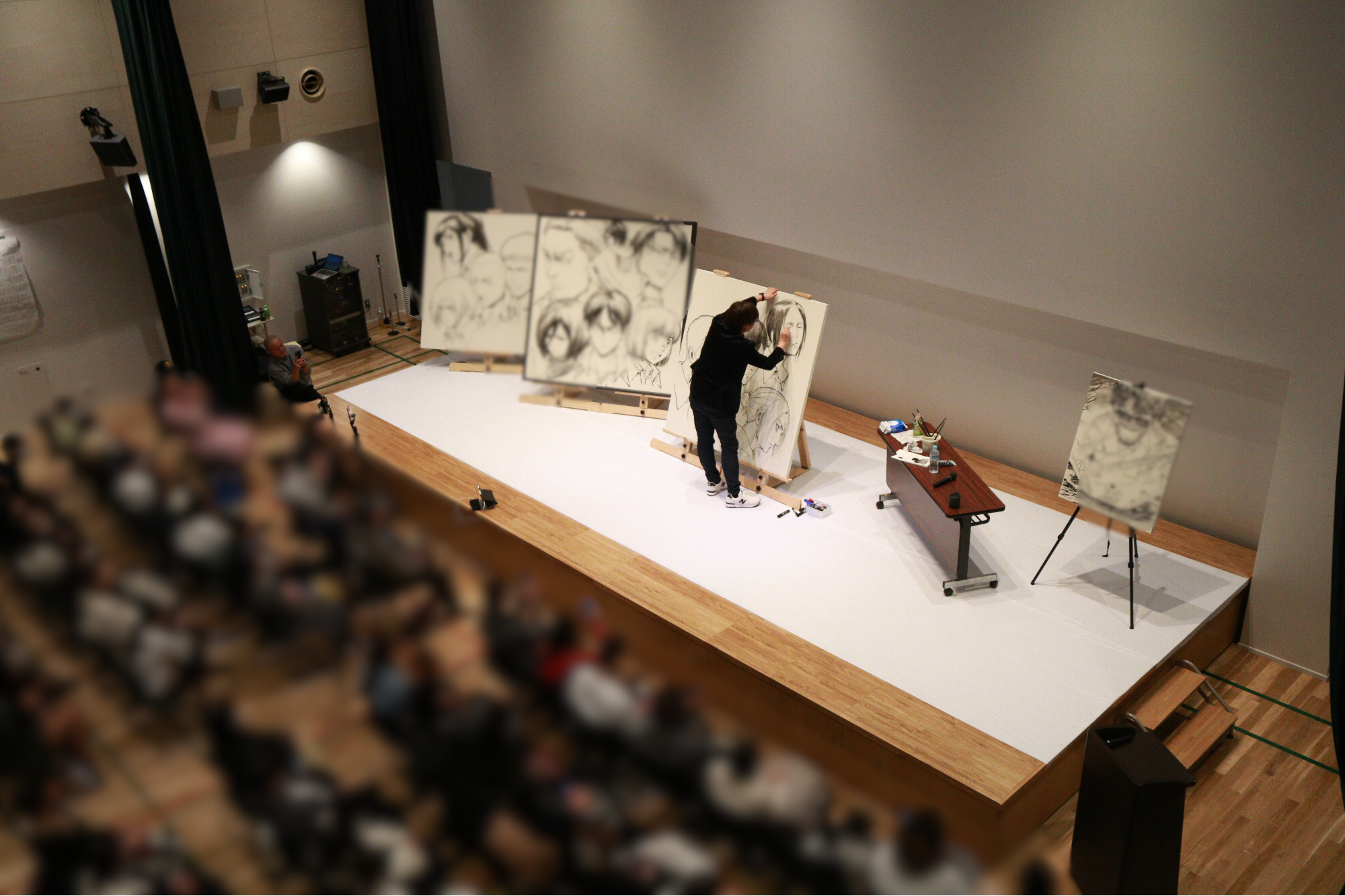 浅野恭司フェス会場の様子。多くの人が浅野先生に見入っている