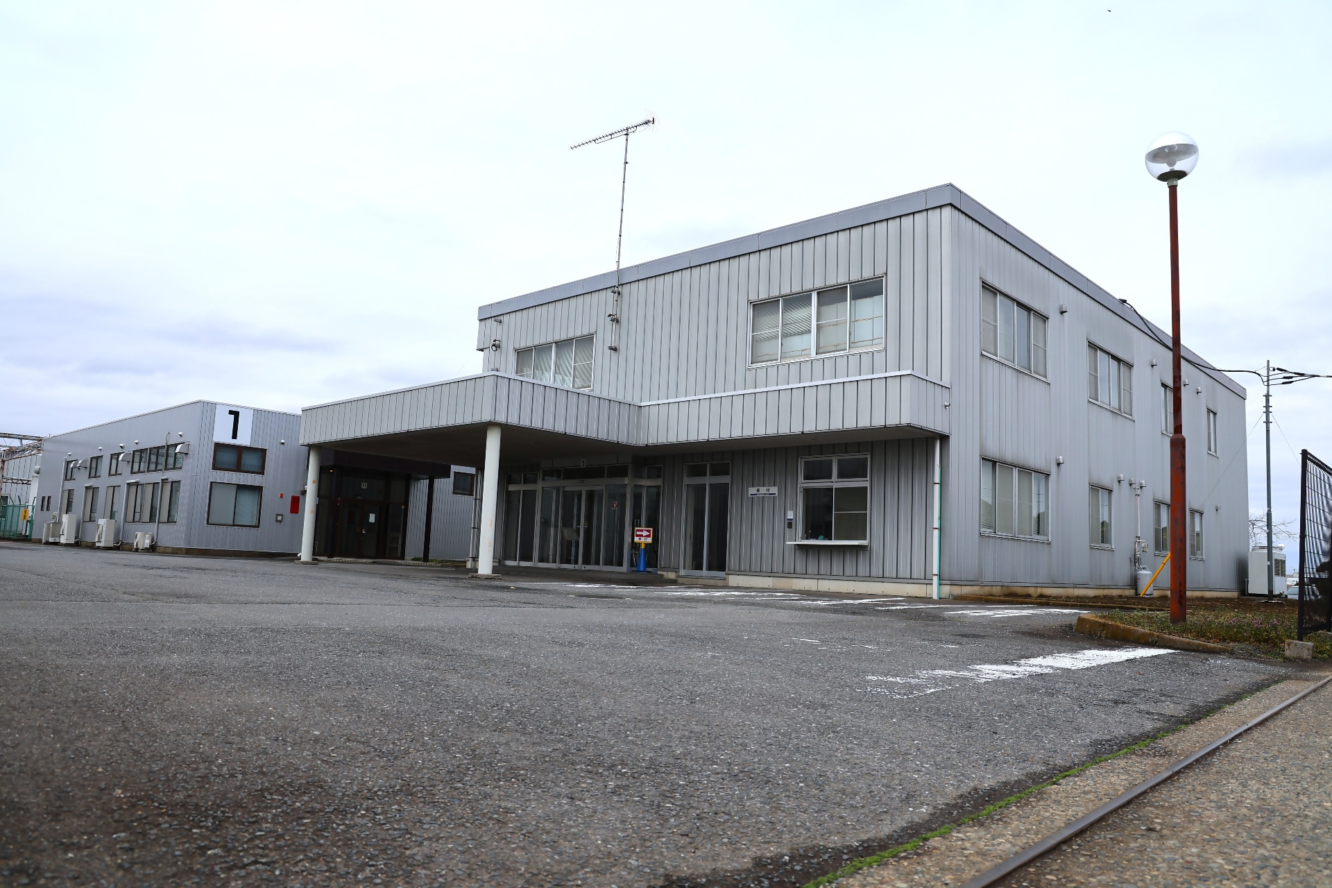 江東電気株式会社茨城工場の管理棟の外観