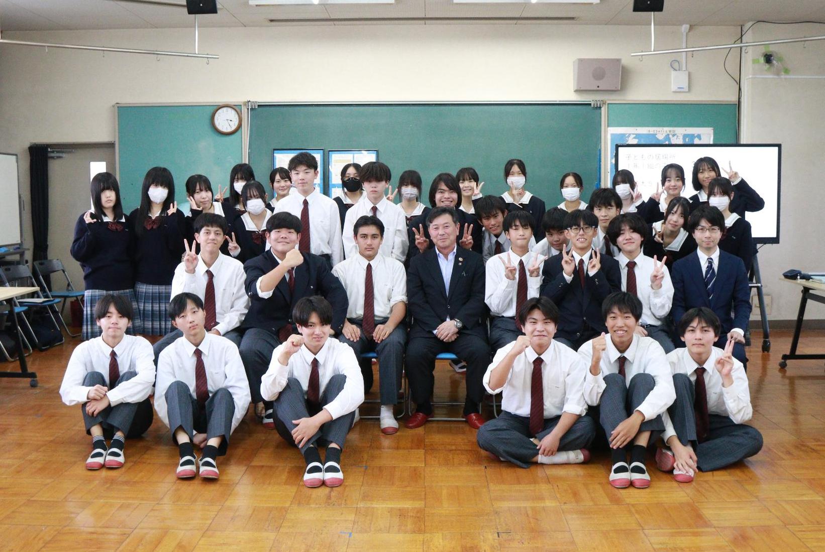 市長がたずねるまちづくり二高 集合写真