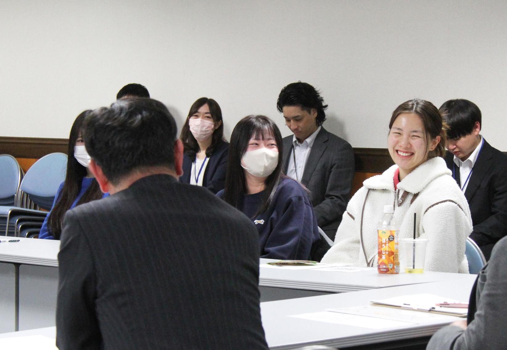 市長がたずねる 二十歳のつどい2