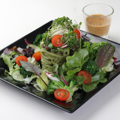 さしま茶うどんと日替わり野菜のサラダ仕立て