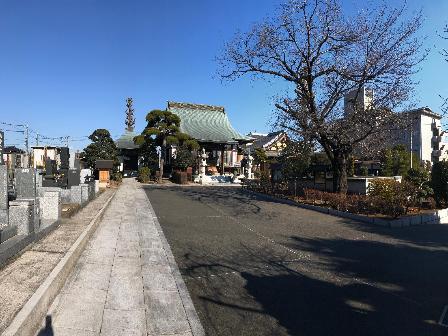 隆岩寺境内