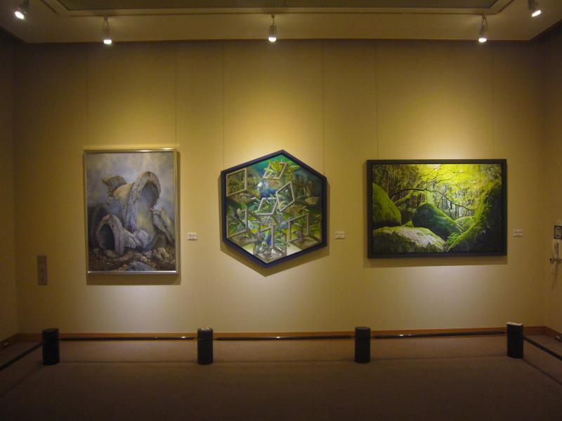 茨城県美術展覧会令和7年度古河市出品者作品展 展示風景写真1 洋画3枚