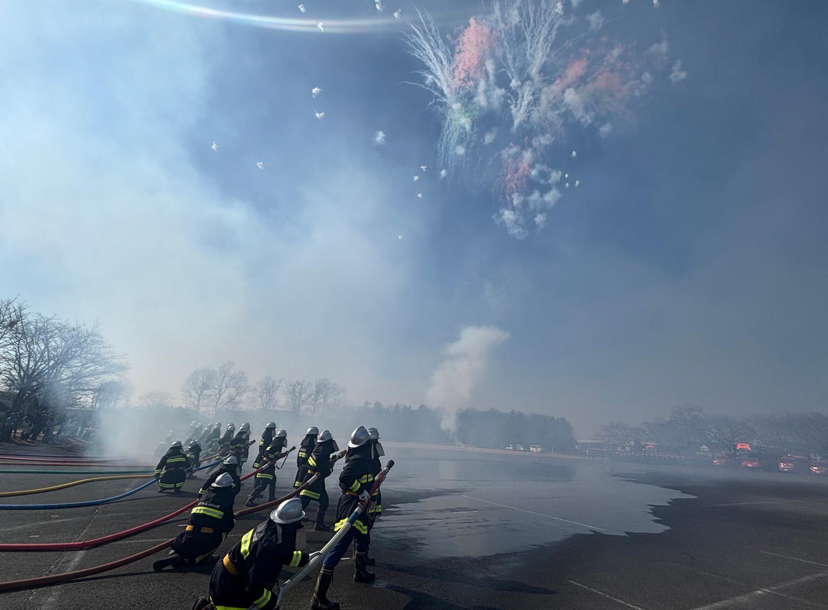 一斉放水＆花火打ち上げ