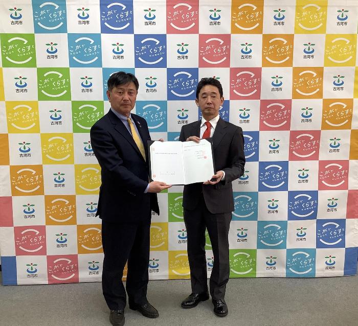 ウチヤマコーポレーション株式会社との締結写真
