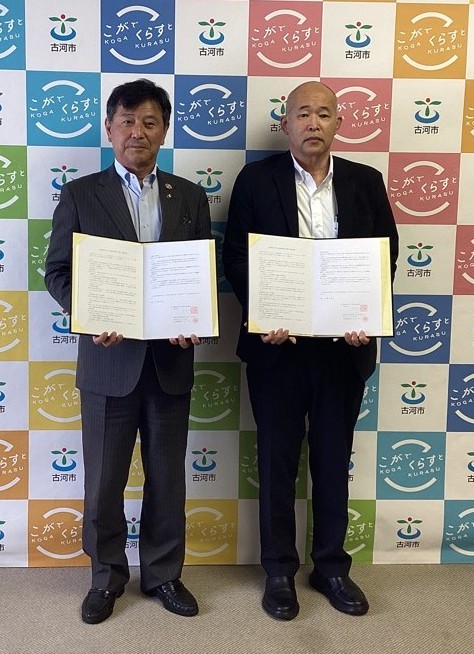 R7株式会社ジョイフル本田様との協定式写真1枚目