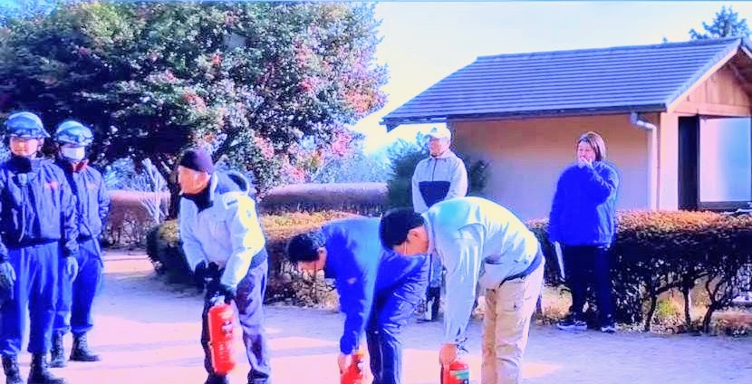 令和6年度放水銃を使った消火訓練の様子