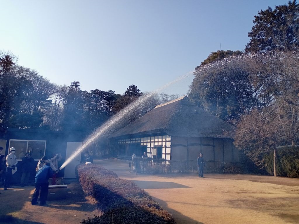 令和6年度放水銃を使った消火訓練の様子